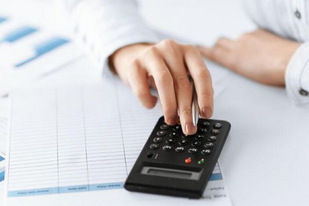   公司办年会发生的费用放什么科目